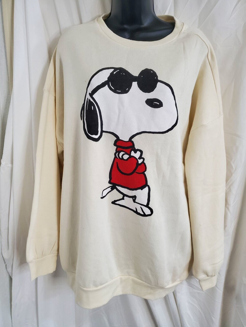 Peanuts Snoopy & Woodstock in sunglasses embroidered cream sweatshirt size XXL - Picture 11 of 11
